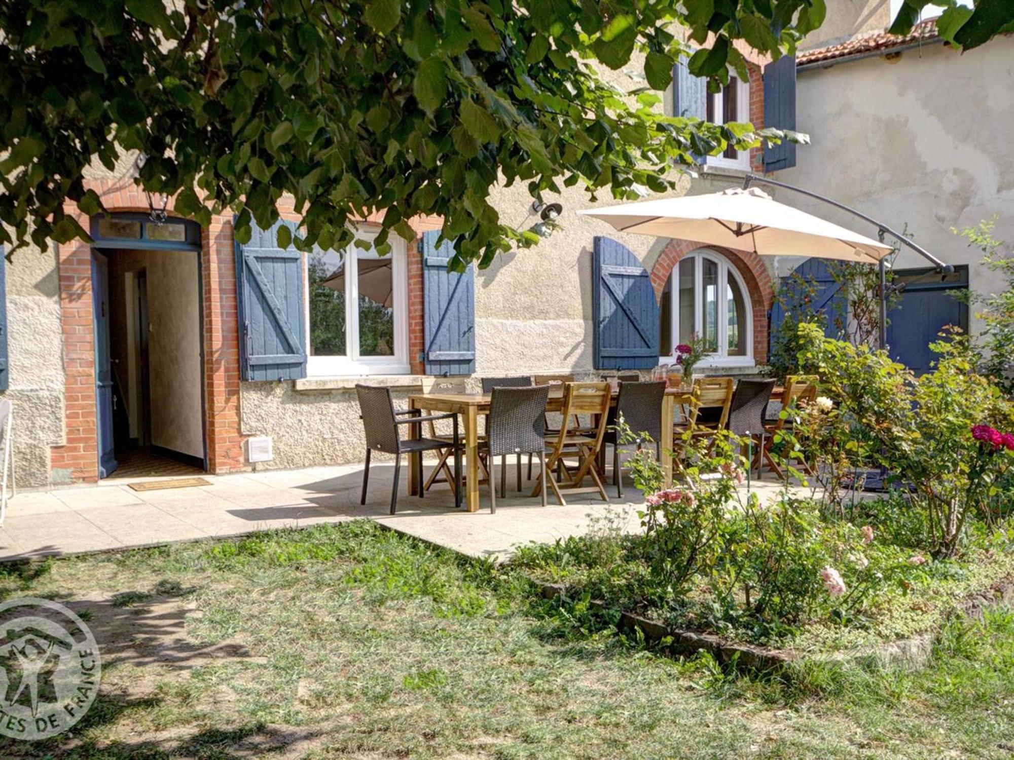 Gite Spacieux Avec Jardin Arbore Et Jeux Enfants, A Proximite De St-Etienne Et Lyon - Fr-1-496-147 Montchal Kültér fotó